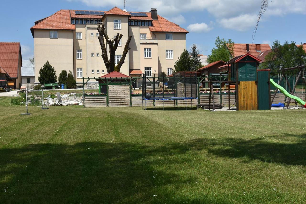 Apartments And Rooms Kod Eli Ravna Gora Exterior foto