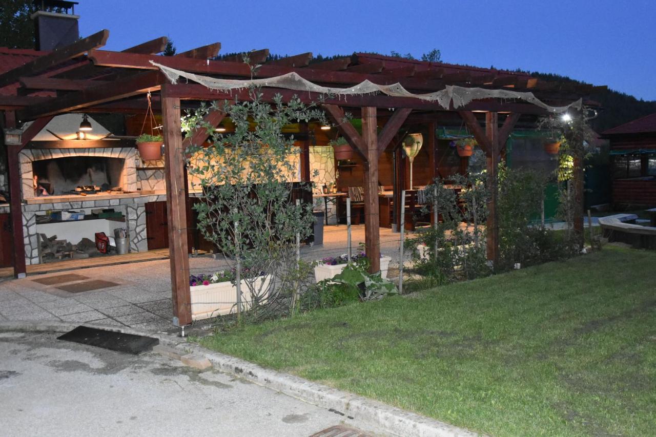 Apartments And Rooms Kod Eli Ravna Gora Exterior foto