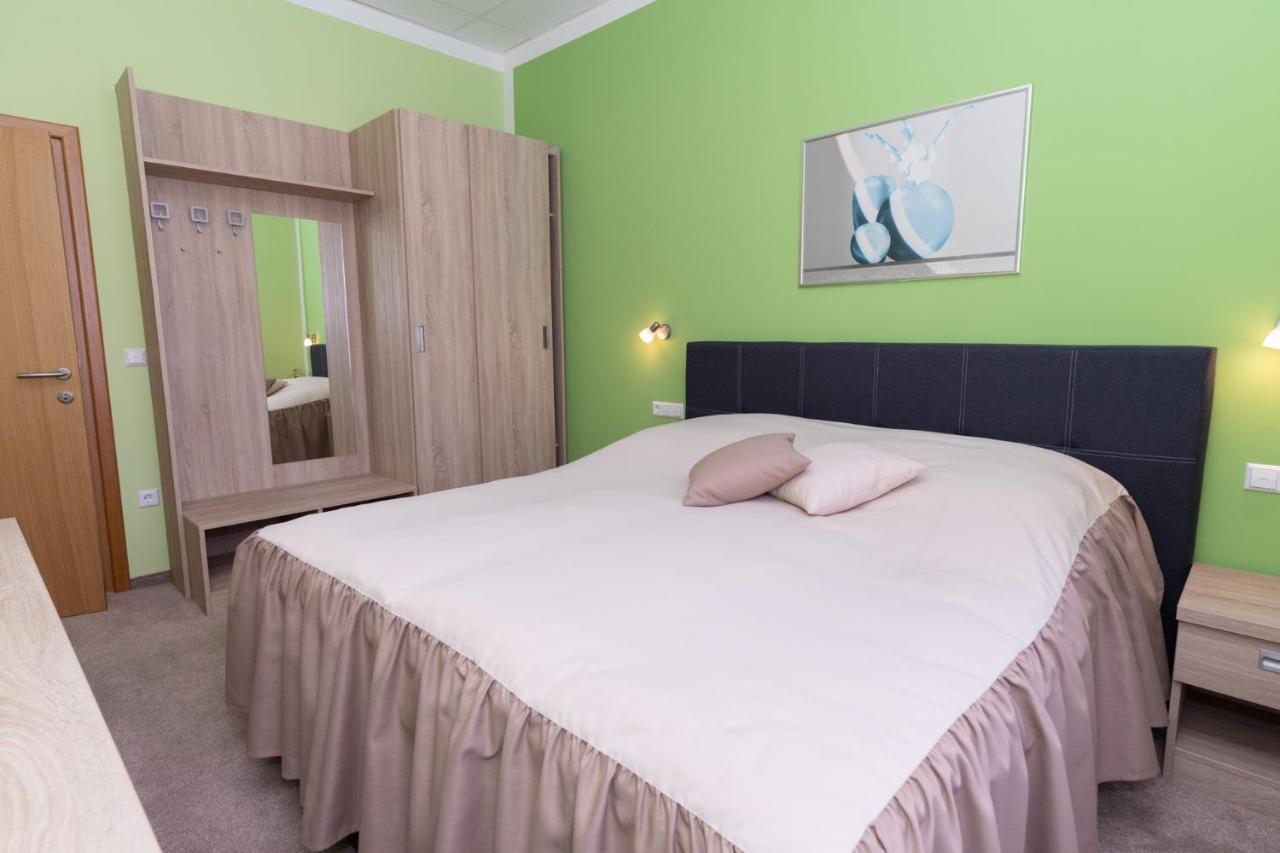 Apartments And Rooms Kod Eli Ravna Gora Exterior foto
