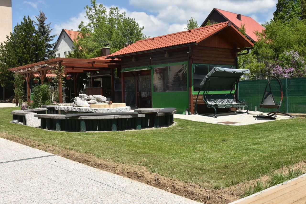 Apartments And Rooms Kod Eli Ravna Gora Exterior foto