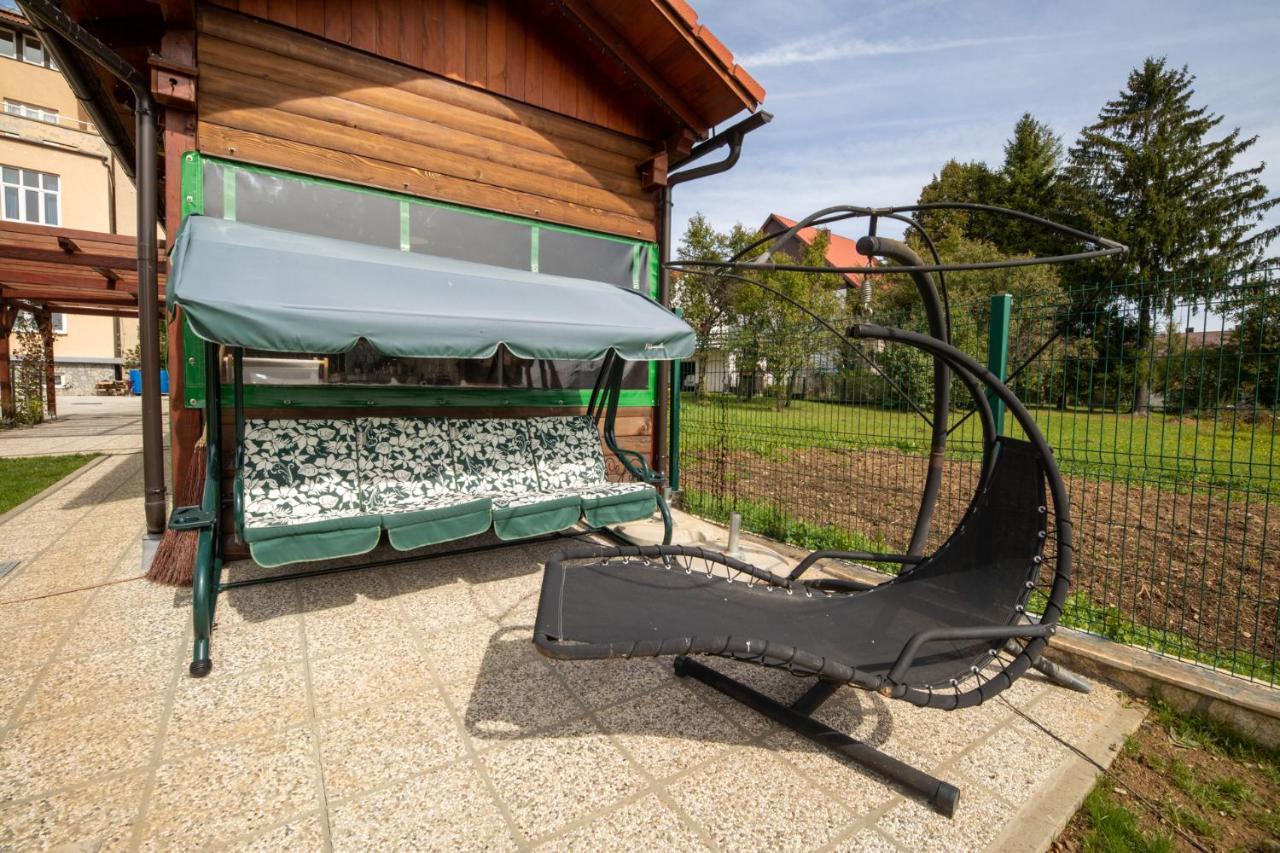Apartments And Rooms Kod Eli Ravna Gora Exterior foto